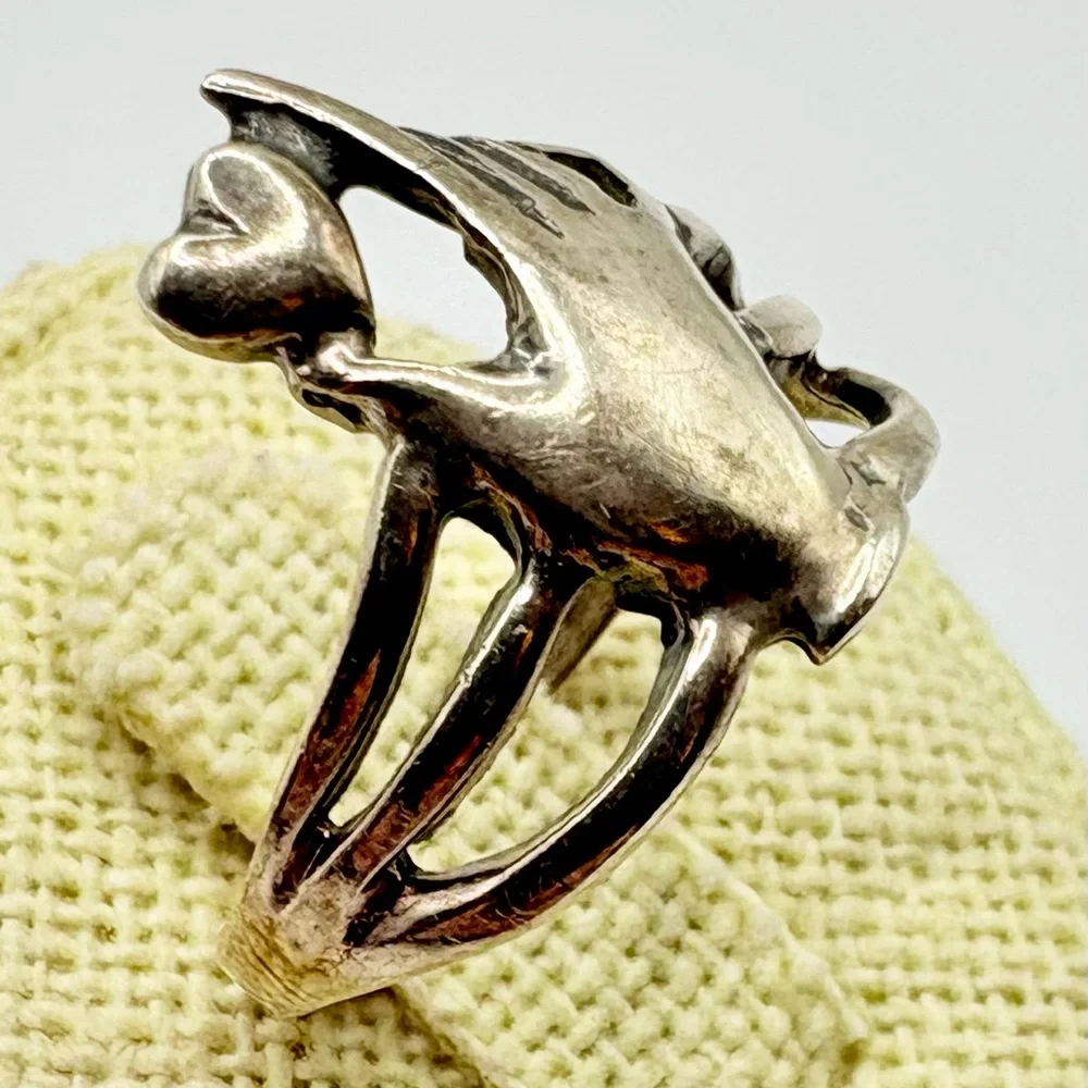 Vintage 925 Sterling Silver Hand Holding Heart Ring - Picture 2 of 8